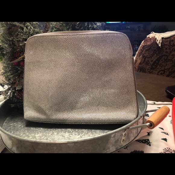 India Hicks Handbags - India Hicks Stingray Insider Clutch